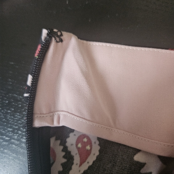 Ted Baker London Black and Pink Paisley Midi Skirt - Picture 12 of 12